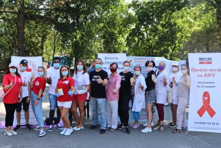 В парке Шевченко одесситы сдавали экспресс-тесты на ВИЧ и гепатит С (фото)