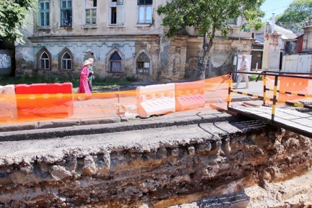 Стартовал ремонт теплотрассы в центре Одессы (фоторепортаж)