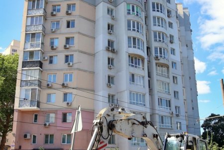 Стартовал ремонт теплотрассы в центре Одессы (фоторепортаж)
