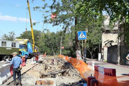 Стартовал ремонт теплотрассы в центре Одессы (фоторепортаж)