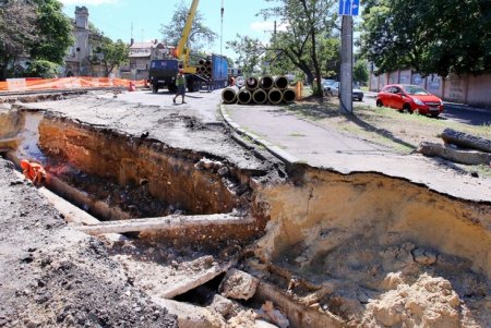 Стартовал ремонт теплотрассы в центре Одессы (фоторепортаж)