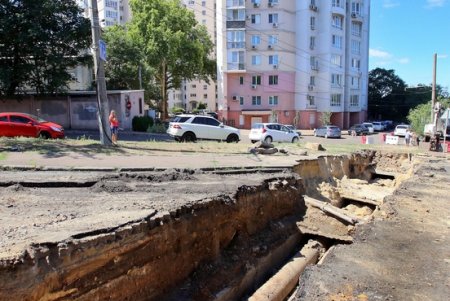 Стартовал ремонт теплотрассы в центре Одессы (фоторепортаж)