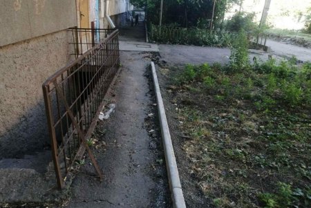 В Киевском районе капитально ремонтируют внутриквартальные проезды (фото)