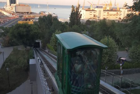 После длительного ремонта на Приморском бульваре заработал фуникулер (фото)