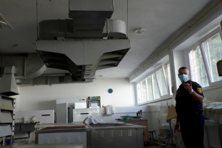 Перед началом учебного года спасатели проводят проверки по пожарной безопасности в школах и лицеях (фото)