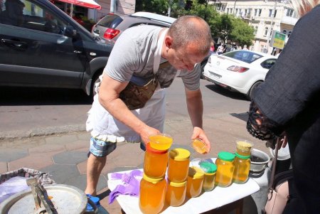 Православные одесситы празднуют Медовый Спас (фоторепортаж)