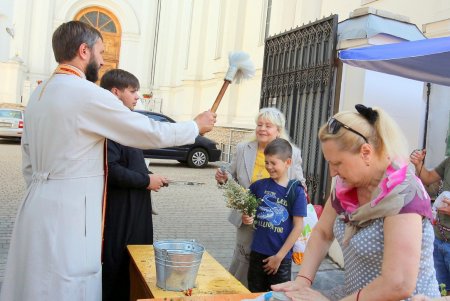 Православные одесситы празднуют Медовый Спас (фоторепортаж)