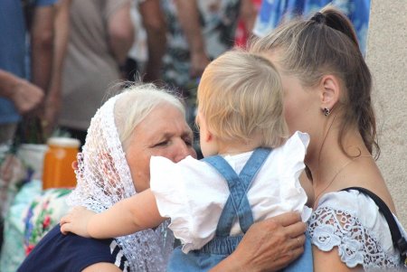 Православные одесситы празднуют Медовый Спас (фоторепортаж)