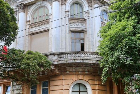 Воскресная прогулка по Спиридоновской (фоторепортаж)