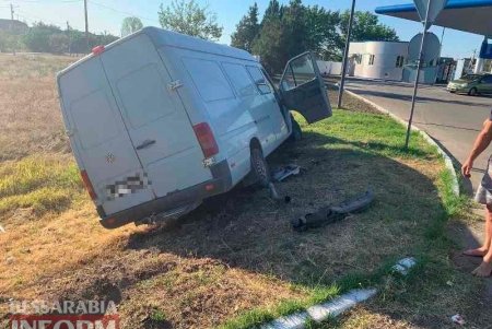 Серьезное ДТП на трассе Одесса – Рени: оба авто оказались в кювете (фото)