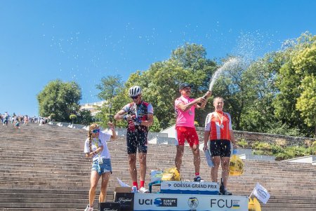 Победителям велосипедной гонки Odessa Grand Prix вручили медали и грамоты (фото)