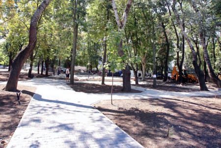 Благоустройство сквера у кинотеатра «Вымпел» (фоторепортаж)