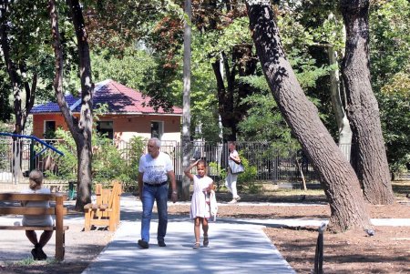 Благоустройство сквера у кинотеатра «Вымпел» (фоторепортаж)