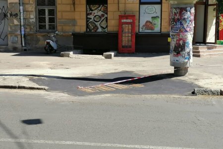 Коммунальщики привели в порядок еще три дождеприемника (фото)
