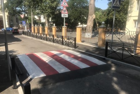 Безопасный тротуар оборудовали возле школы №122 на Старопортофранковской (фото)
