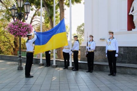 Торжества по случаю Дня Государственного флага в Одессе продолжились на Думской площади и Потемкинской лестнице (фото, видео)
