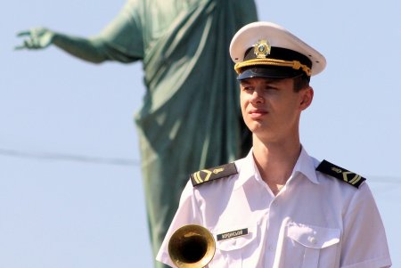 На Потемкинской лестнице развернули национальный флаг (фоторепортаж)