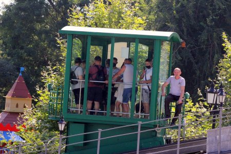 На Потемкинской лестнице развернули национальный флаг (фоторепортаж)