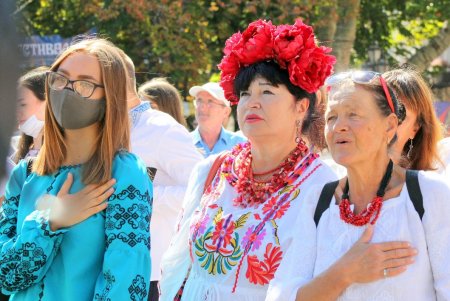 Вышиванковая цепь по-карантинному (фоторепортаж)