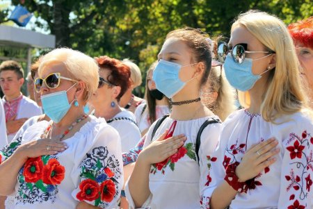 Вышиванковая цепь по-карантинному (фоторепортаж)