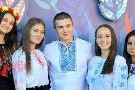 Вышиванковая цепь по-карантинному (фоторепортаж)