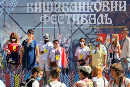Вышиванковая цепь по-карантинному (фоторепортаж)
