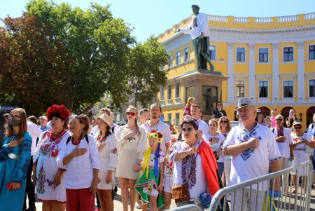 Вышиванковая цепь по-карантинному (фоторепортаж)