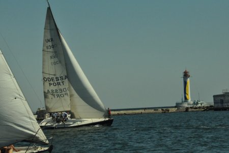 В Одесском порту стартовала парусная регата на кубок Черного моря (фото)