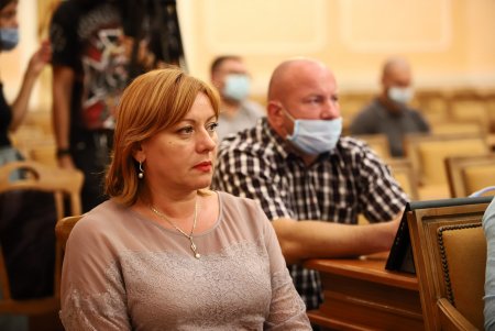 Мэр Одессы вручил почетные награды ликвидаторам пожара на Троицкой (фото)