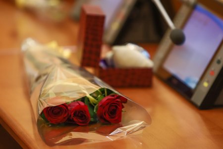 Мэр Одессы вручил почетные награды ликвидаторам пожара на Троицкой (фото)