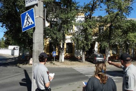 Полицейские проверяют состояние дорог возле местных школ – разметку, исправность светофоров (фото)
