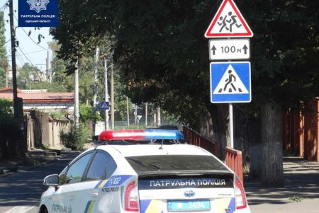 Полицейские проверяют состояние дорог возле местных школ – разметку, исправность светофоров (фото)