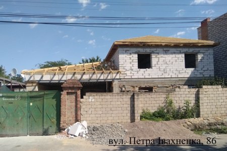 Районы города очищают от объектов самовольного строительства: за неделю обнаружено 20 строений (фото)