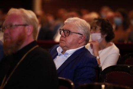 Мэр вручил почетные награды девятерым одесситам за вклад в развитие города (фото)