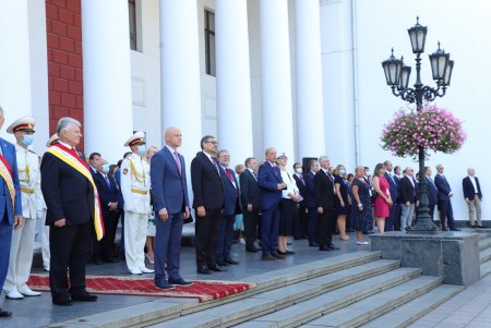 День города: на Думской площади торжественно подняли флаг Одессы (фоторепортаж)