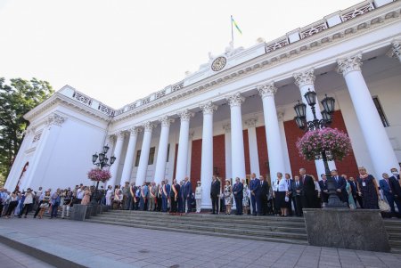 День города: на Думской площади торжественно подняли флаг Одессы (фоторепортаж)