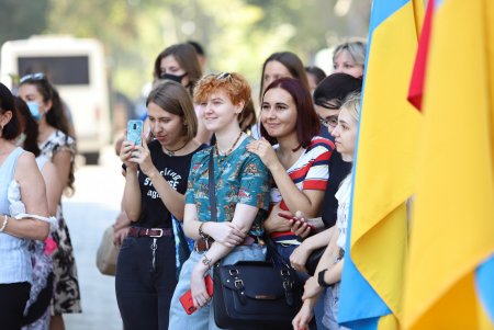 День города: на Думской площади торжественно подняли флаг Одессы (фоторепортаж)