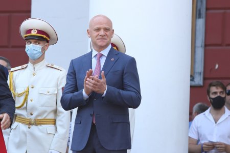 День города: на Думской площади торжественно подняли флаг Одессы (фоторепортаж)