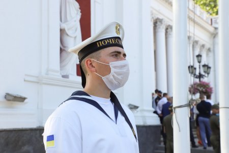 День города: на Думской площади торжественно подняли флаг Одессы (фоторепортаж)
