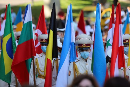 День города: на Думской площади торжественно подняли флаг Одессы (фоторепортаж)