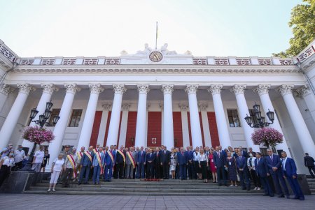 День города: на Думской площади торжественно подняли флаг Одессы (фоторепортаж)