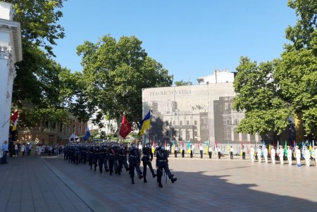 На Думской площади состоялась церемония поднятия флага города (фото, видео)