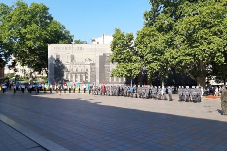 На Думской площади состоялась церемония поднятия флага города (фото, видео)