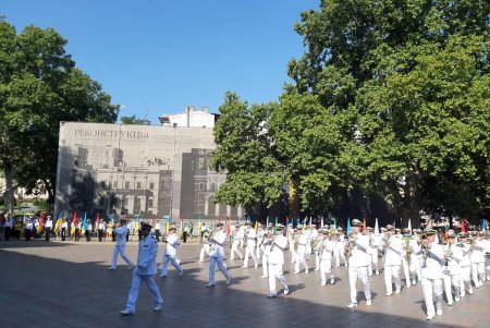 На Думской площади состоялась церемония поднятия флага города (фото, видео)