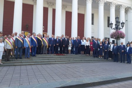 На Думской площади состоялась церемония поднятия флага города (фото, видео)