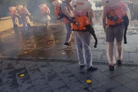 Перед праздничными мероприятиями коммунальщики провели масштабную дезинфекцию в центре Одессы (фото, видео)
