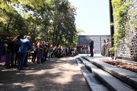 Мэр на открытии Мемориальной стены в Преображенском парке: «Мы сохраним для потомков имена основателей Одессы» (фото)