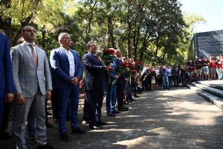 Мэр на открытии Мемориальной стены в Преображенском парке: «Мы сохраним для потомков имена основателей Одессы» (фото)