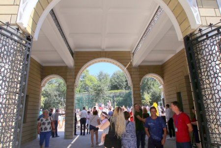 Мавританский стиль: горожанам представили новый вход в Одесский зоопарк (фоторепортаж)