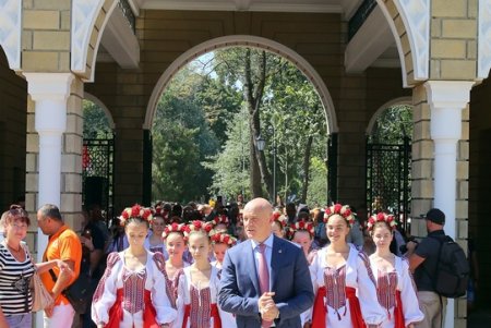 Мавританский стиль: горожанам представили новый вход в Одесский зоопарк (фоторепортаж)